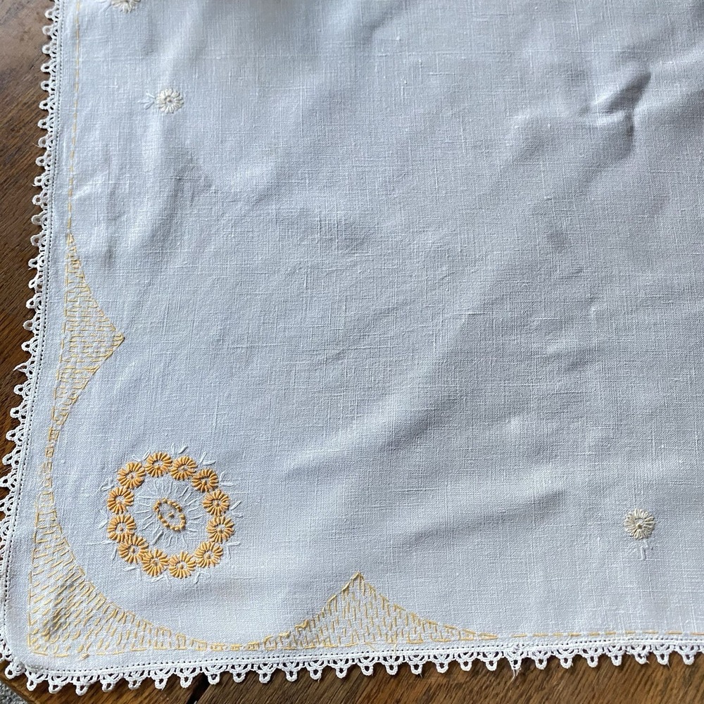 Vintage Handmade Embroidered Linen Tablecloth 32x32" Floral Hand crocheted - Picture 3 of 8